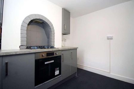 Wrotham Road, Gravesend, Kent, DA11 - Photo 2