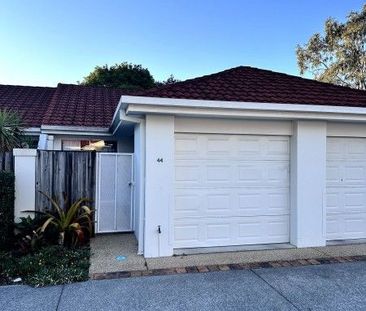 Freshly Renovated Villa in Resort-Style Complex - Photo 4