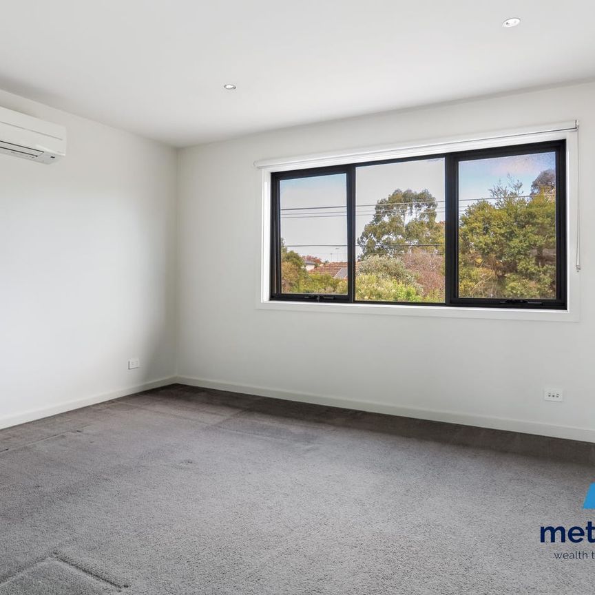 TOWNHOUSE IN MCKINNON ZONE - Photo 1