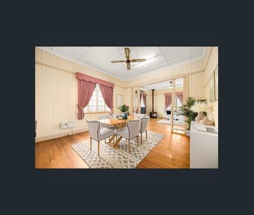 Spacious Queenslander House with Deck Swimming pool on 1618sqm Corn... - Photo 2