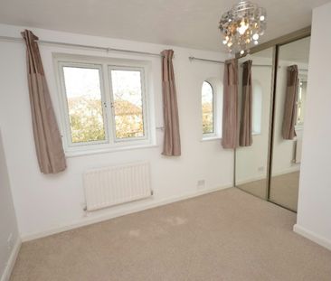 Terraced House to rent on - Photo 5