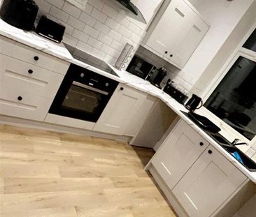 2 bed end of terrace house to rent in Stoney Street, Burnley, BB11 - Photo 2