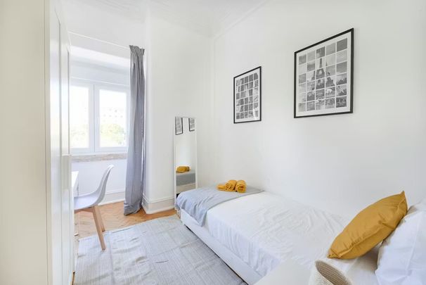 Alameda Dom Afonso Henriques, Lisbon, Lisbon 1000-123 - Photo 1