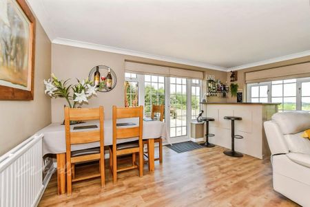 6 bedroom detached house to rent - Photo 4