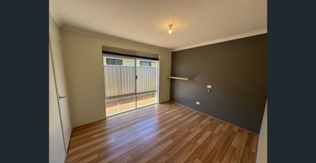 4 x 2 - Modern Family Home - Photo 2