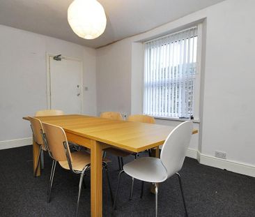 6 bedroom house to rent - Photo 2