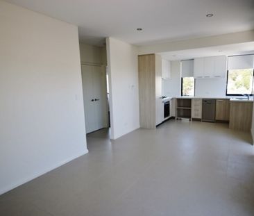 Two Bedroom Upstairs Apartment in Nollamara! - Photo 3