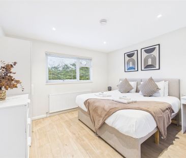 3 bedroom Bungalow in Park Road, Farnborough - Photo 4