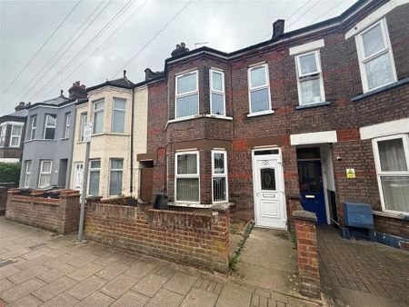 3 bedroom terraced house to rent - Photo 4