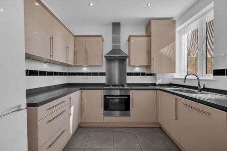 2 bedroom terraced house to rent - Photo 2