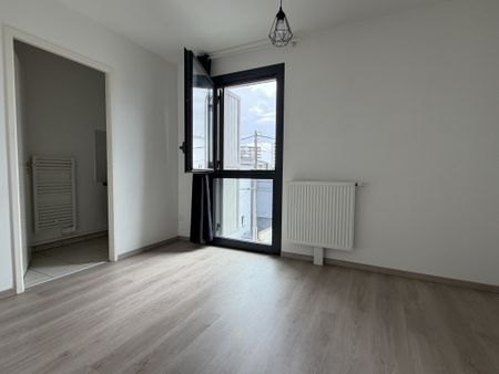 Location Appartement 4 pièces 84m² BORDEAUX 33200 - Photo 3