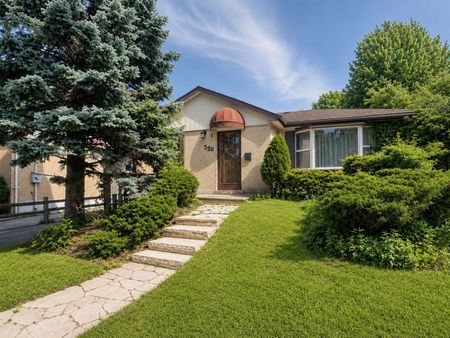 For Lease - 520 Lynett Crescent, Richmond Hill, Ontario - Photo 2