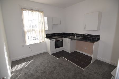 To Let 1 Bed Flat - Photo 3