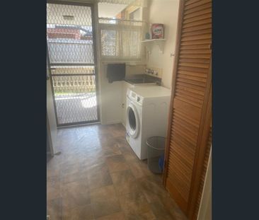 Spacious 2 bedroom unit with extra adaptable room in prime location - Photo 6