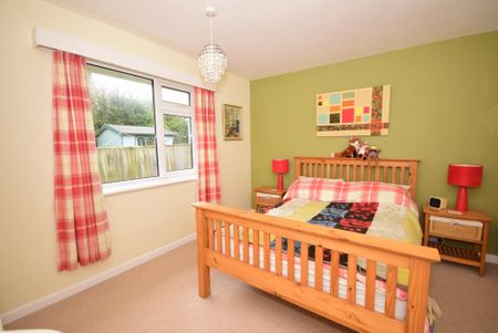 2 bedroom semi-detached bungalow to rent - Photo 3