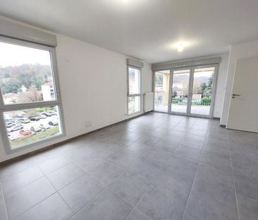 location Appartement T3 DE 60.55m² À MAUBEC - Photo 1