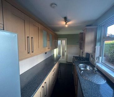 3 bedroom semi-detached house to rent - Photo 6