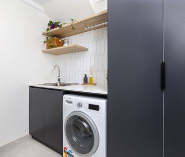 BEAUTIFUL TOWNHOUSE - Photo 2