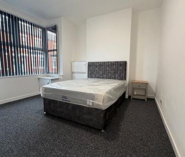 4 bedroom terraced house to rent - Photo 3