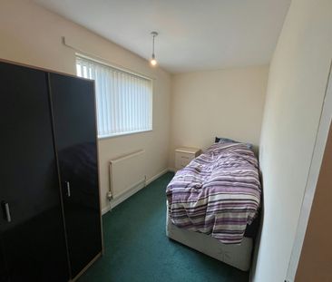 Terraced House to rent on - Photo 5