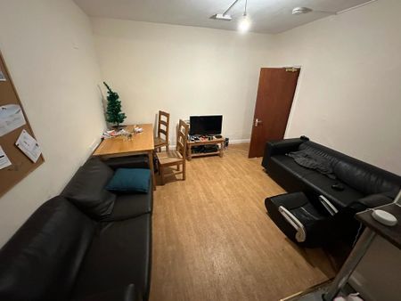 6 bedroom terraced house to rent - Photo 3