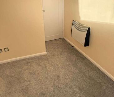 Ware, SG12 - Photo 6