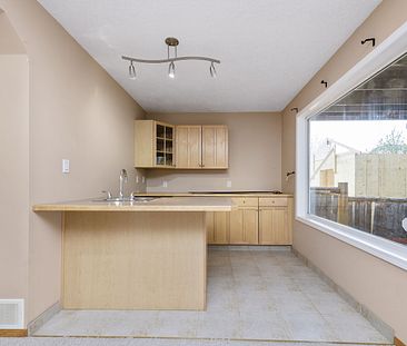 12 Somerset Court Southwest, Calgary - Photo 2