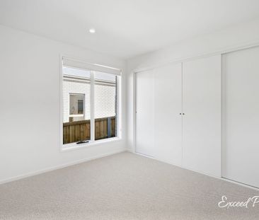 Brand New, Stylish & Conveniently Located - Photo 4