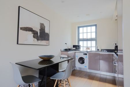 Omega Place - Photo 4