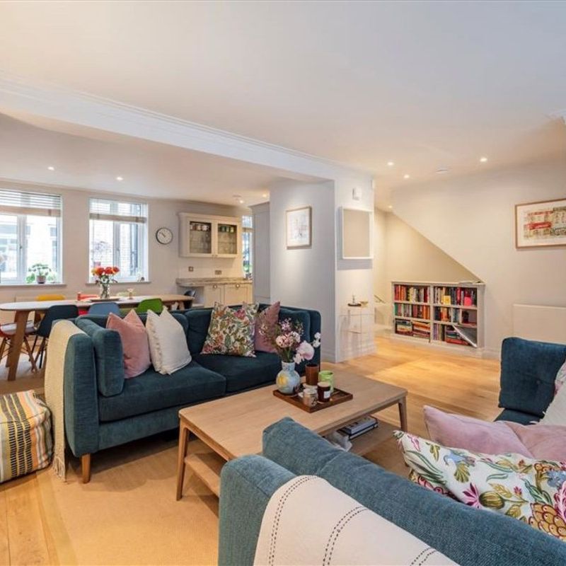 De Walden Street, W1G, London - Photo 1