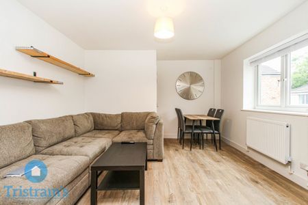 References Pending - 5 bed Apartment - Photo 2