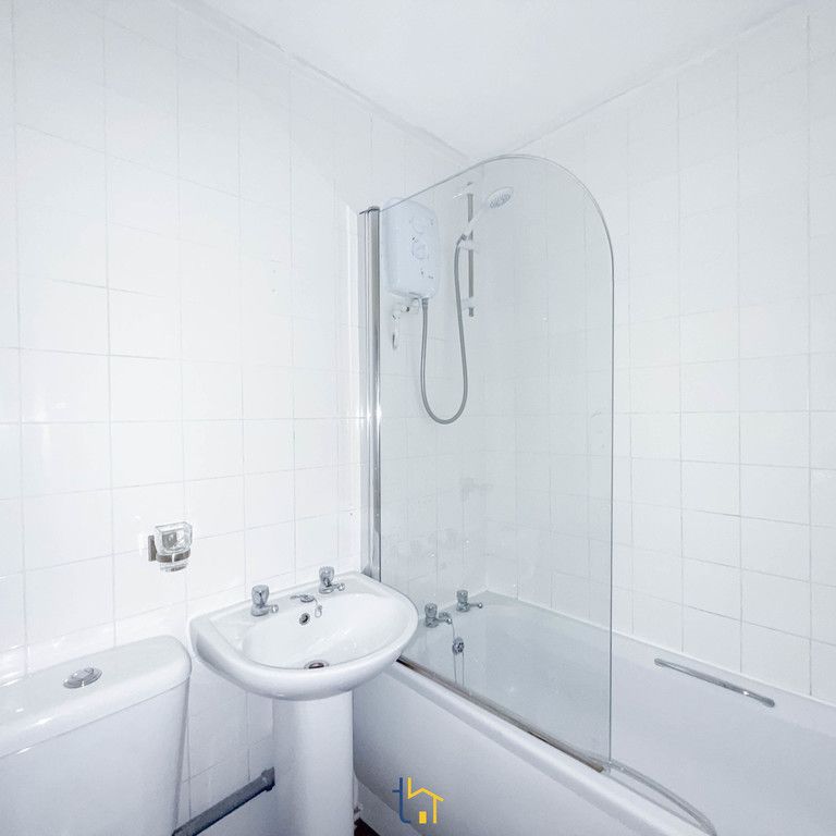 2 bed terraced house to rent in Clayton Drive, Leicester, LE4 - Photo 1