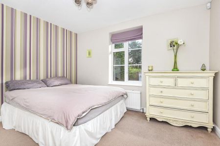 4 bedroom detached house to rent - Photo 2