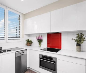 Stunning Two-Bedroom Apartment with Panoramic Bay & Bridge Views - Photo 2