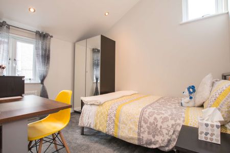 Unbeatable location - perfect for all Universities! - Photo 4