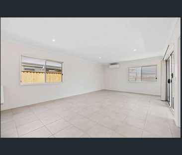 79 Blossom Circuit, Deebing Heights QLD 4306 - House For Rent | Domain - Photo 2