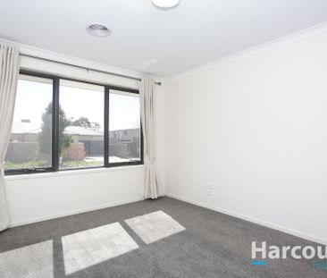 Stunning 4-Bedroom Home in Doreen - Photo 4