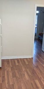 Bright two-room apartment, North York, Immediate - Photo 4