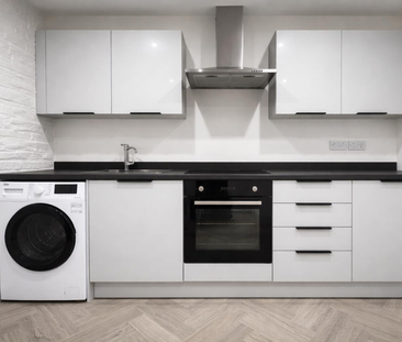 Piccadilly - Photo 2