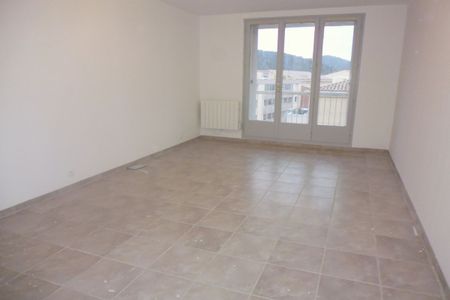 Appartement T2 avec balcon - HYERES - Photo 4