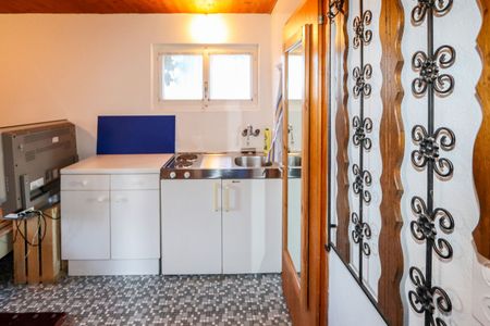 Charming living near the lake - Photo 4