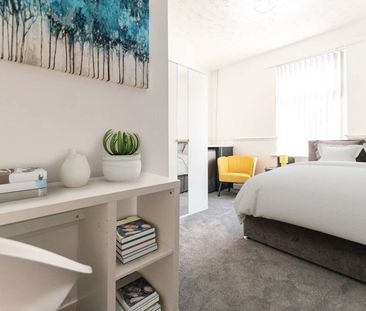 Brand New Ensuite | Luxury House in Wigan | 50% Off 1st Month Rent! - Photo 1