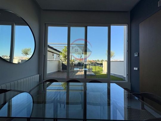 2 room luxury penthouse for rent in Madrid, Autonomous Region of Madrid - Photo 1