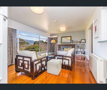 Light-Filled Family Home in a Prime Lindisfarne Location - Photo 2