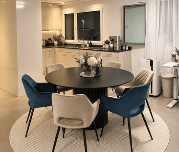 2.5-Zimmer-Wohnung mit verglastem Balkon in Freienbach – 73 m² - Photo 2