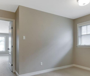 For Lease - 644 RUE DU CARTOGRAPHE Street, Orleans - Cumberland and... - Photo 3