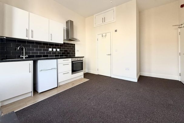 Studio to rent - Photo 1