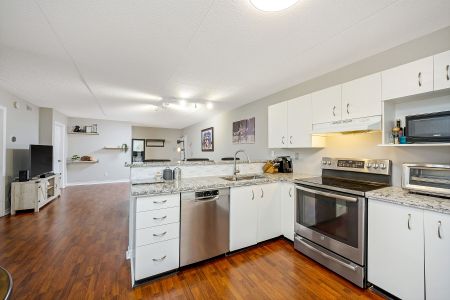 Uptown Condo for Lease - Photo 4