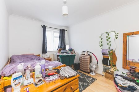 4 Bed Terraced House, Goodwin Close, CR4 - Photo 5