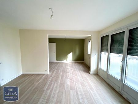 Location Appartement 4 pièces 77m² BOURG EN BRESSE 01000 - Photo 2
